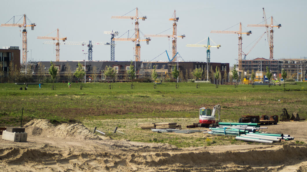 stadsontwikkeling met hijskranen