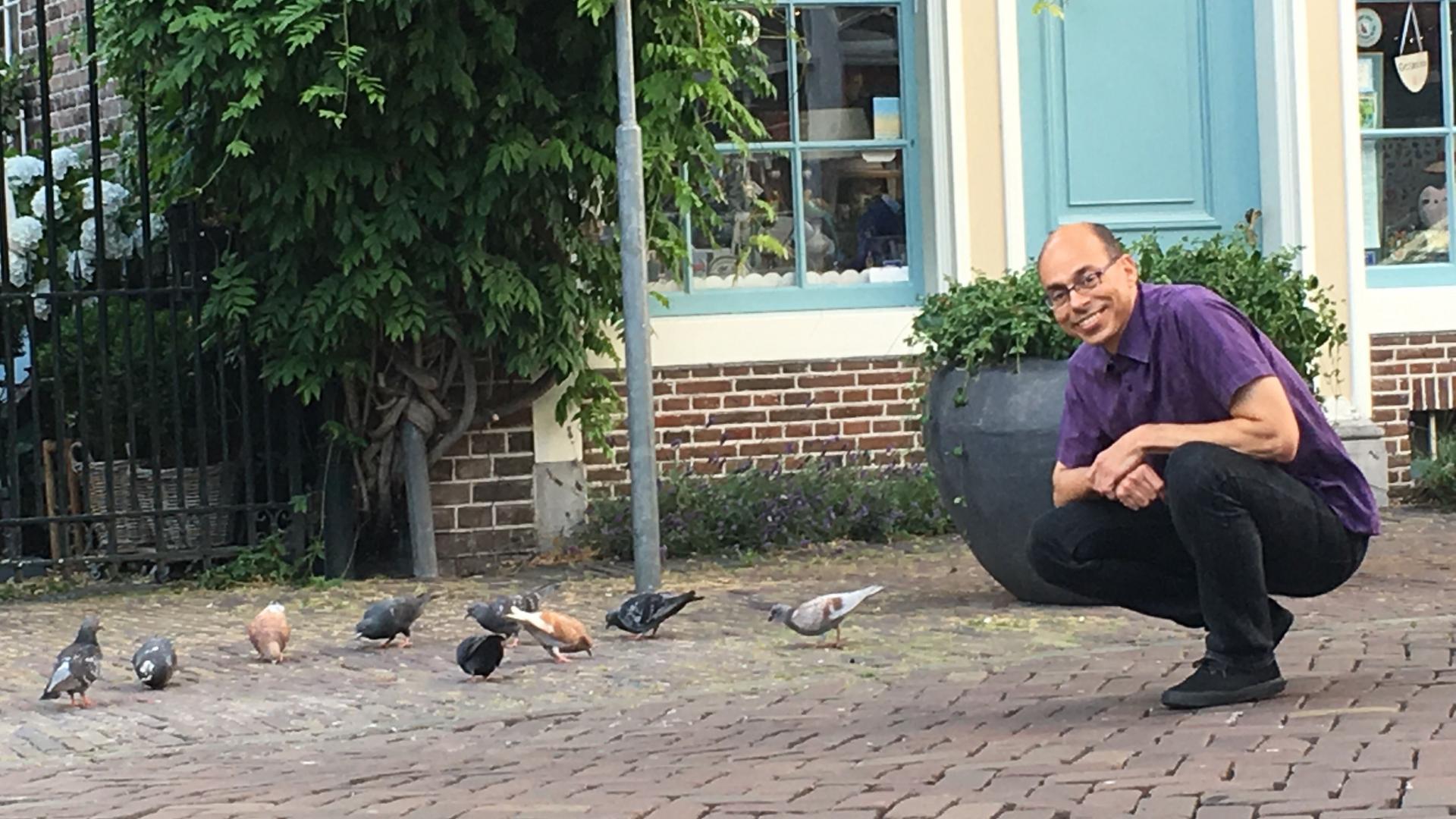 Erwin met duiven.JPG